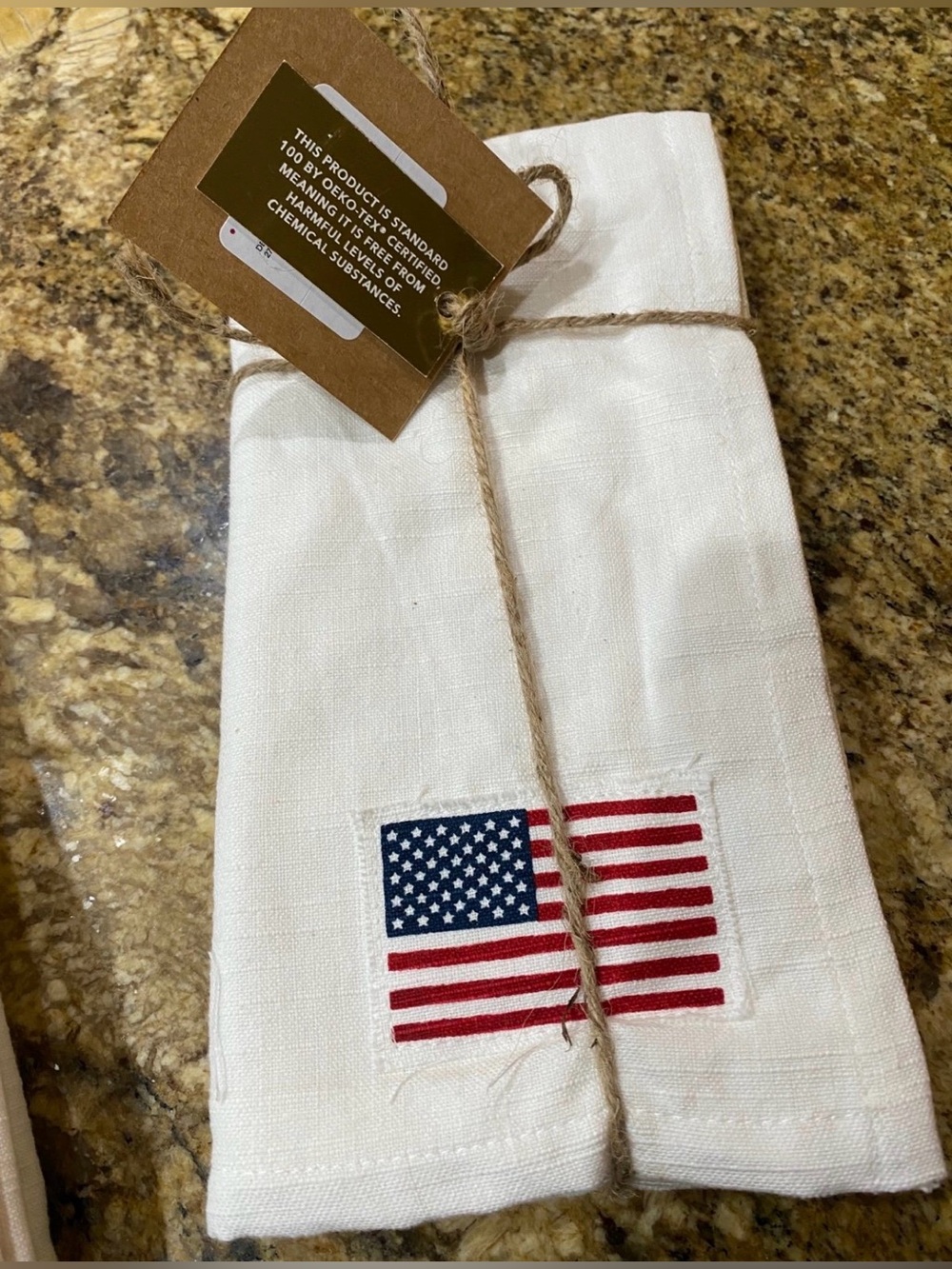 ENVOGUE Cloth Napkin set with Embroidered Flag - Brand new! - Picture 3 of 7